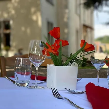 Le Chateau De Morey 住宿加早餐酒店 4*