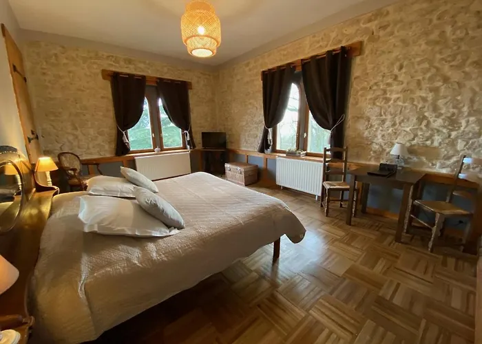 Le Chateau De Morey Bed & Breakfast 4*